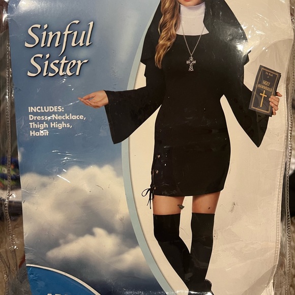 Spirit‎ Halloween ‘Sinful Sister’ - Picture 3 of 9